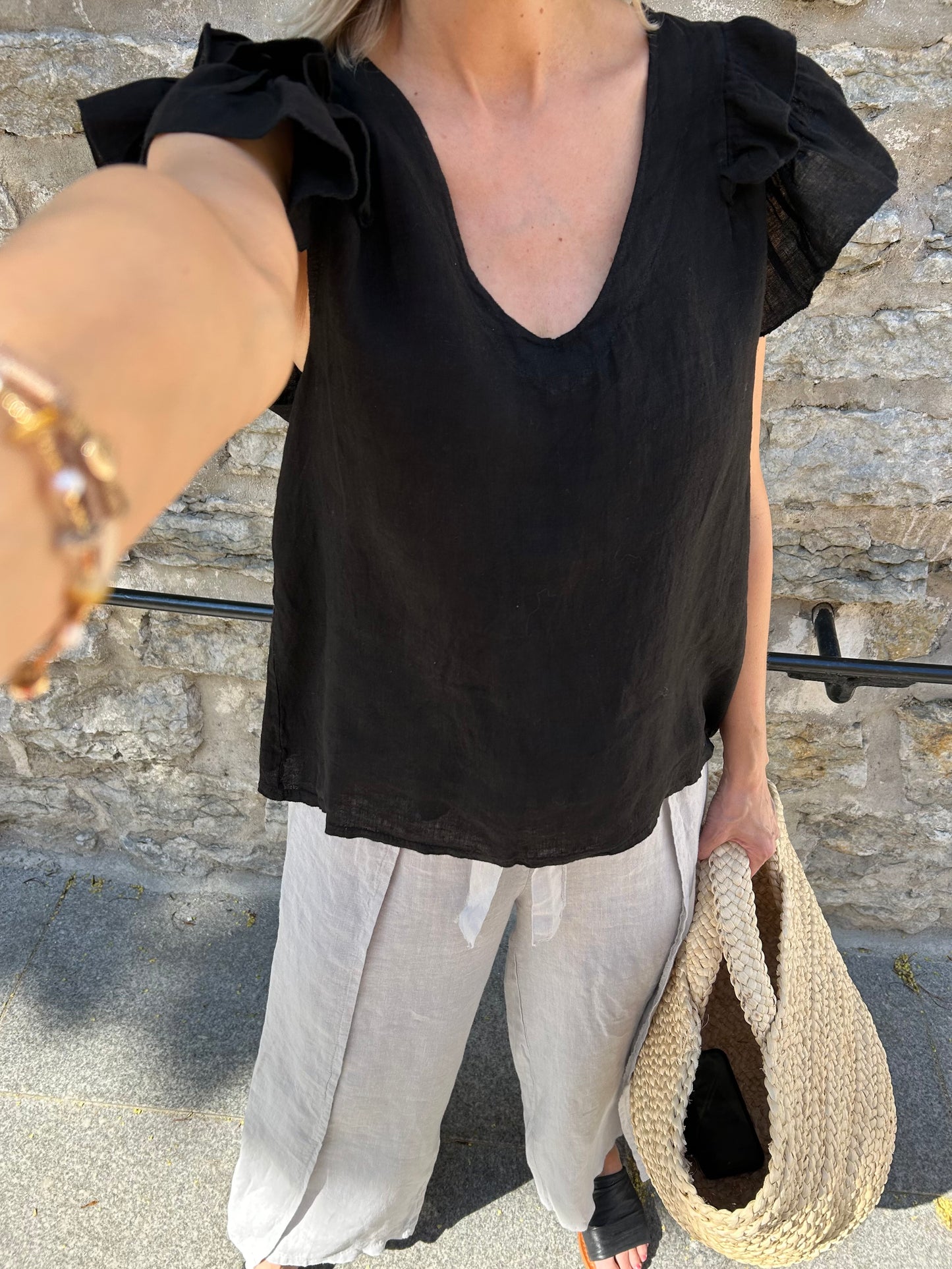 Cassandra -frill top, black