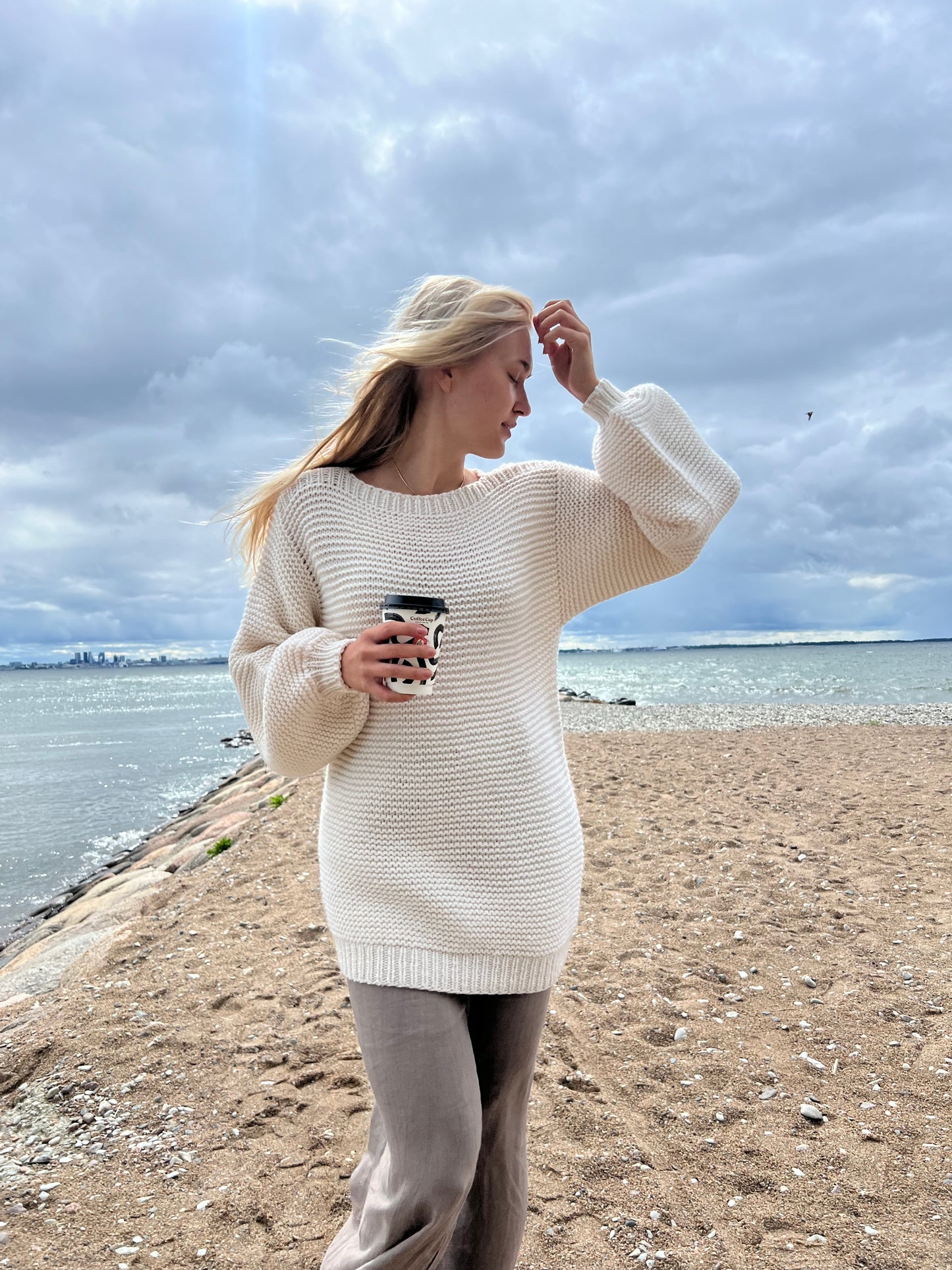 Evi -handmade knit, cloud